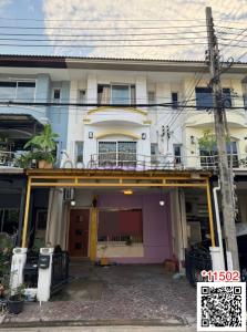 For RentTownhouseRatchadapisek, Huaikwang, Suttisan : 3-story townhome for rent, Supalai Ville Ratchada 32, in the heart of the city, near MRT Lat Phrao Intersection.