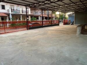 For RentHouseNonthaburi, Bang Yai, Bangbuathong : House 120 sq.wa. land Can be used as a warehouse, can have an office, Bang Bua Thong with 5 bedrooms.