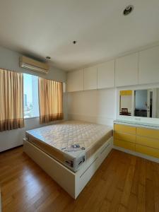 For RentCondoWongwianyai, Charoennakor : VSH102  Villa Sathorn, Floor 22 size 40 sqm. 16,500 baht. 099-251-6615