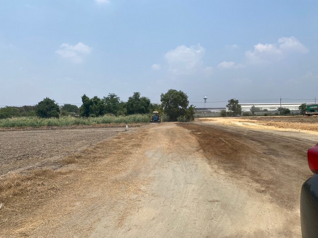 For SaleLandChachoengsao : Land for sale 27-3-11 rai, can be divided, purple layout with white dots, road width 8-10 meters, easy access for large vehicles, EEC area, Muang District, Chachoengsao, suitable for building a factory. Near Pongphon Market Suwinthawong Road, Bangna Trad