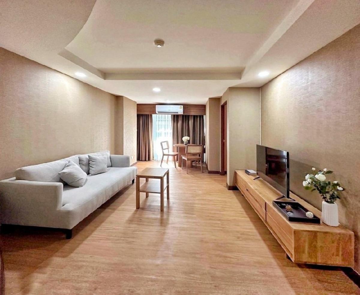 For SaleCondoRatchadapisek, Huaikwang, Suttisan : Beautiful condo for sale in the heart of Ratchada, The Kris Ratchada 17, near BTS Saphan Khwai and near MRT Sutthisan, very good location‼️Beautifully decorated, fully furnished, ready to move in ✅