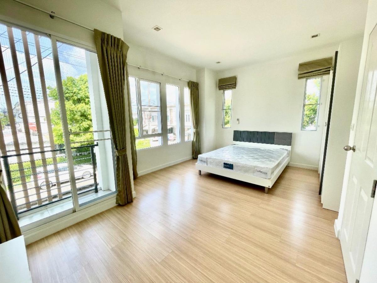 For RentTownhouseNawamin, Ramindra : 💥 Townhome for rent, 3 bedrooms **Pleno Wongwaen Ramintra** Corner house, next to the garden 🚘 only 10 minutes to Fashion Island, Promenade, Home Pro (BTS station Eastern Ring)