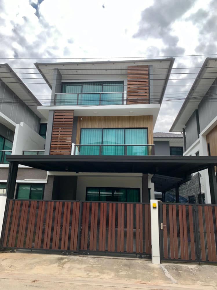 For RentHouseLadkrabang, Suwannaphum Airport : Single house for rent, Supalai Essence, Suan Luang, air conditioned, partially furnished, 4 bedrooms, 4 bathrooms. Monthly rental price 46,000 baht
