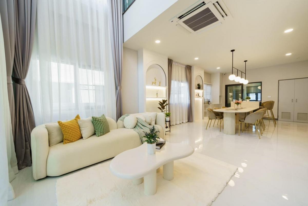 For RentHouseBangna, Bearing, Lasalle : 🌟For rental detached house The City Bangna new project. Detached House 2 storeys 4 bedrooms / 5 bathrooms. Fully furnished and ready to move in . Only 1 kilometer to Mega Bangna . 🔑Rental Fee 160,000 THB / Month