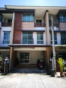 For RentTownhousePattanakan, Srinakarin : HR1598 3-story townhouse for rent, Plus City Park project (Srinakarin Suan Luang), ready to move in, convenient travel.