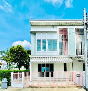 For RentTownhouseNawamin, Ramindra : 2-story townhouse for rent, corner unit, Pleno Wongwaen - Ramindra project, beautiful house, very new condition, new furniture. New electrical appliances, next to the garden, near the expressway, near the Pink Line.