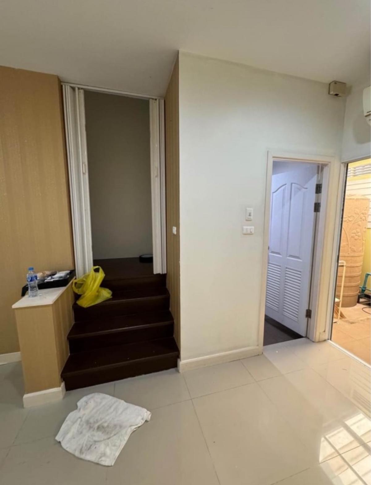 For RentTownhouseMin Buri, Romklao : 3-story townhome for rent, Ramkhamhaeng 144, partially decorated, ready to move in May 2024.