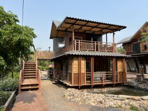 For SaleHouseSamut Songkhram : House for sale with land, 3 rai 90 square wah, 2 floors, Samut Songkhram Province.