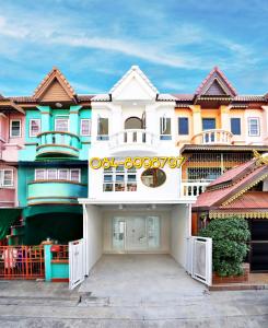 For SaleTownhouseBang kae, Phetkasem : For sale, 3-story townhouse, Phongsirichai Village 4, Phetkasem 81 - Bang Bon 5. Size 17 sq m., 4 bedrooms, 3 bathrooms, decorated in a minimalist style. Whole house renovated, complete with functions, nice to live in. T