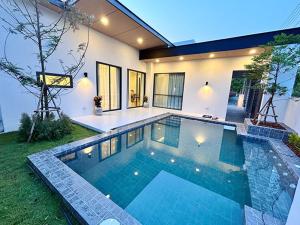 For SaleHouseChiang Mai : Beautiful house for sale with private swimming pool. Near Meechok Plaza, only 5 minutes, No.5SB132