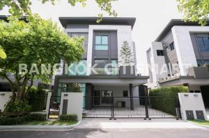 For RentHouseLadprao101, Happy Land, The Mall Bang Kapi : *Hot in the market* The Gentry Ekkamai Ladprao | 3 storey 3 bed house | 061-625-2555