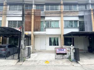 For SaleTownhouseLadprao101, Happy Land, The Mall Bang Kapi : 3-story townhome for sale, Town Plus Village, Lat Phrao 101, Soi Pho Kaeo, suitable for living. Or make an office, good location near BTS Lat Phrao 101, just 10 minutes.