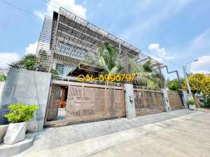 For SaleHouseChaengwatana, Muangthong : For sale, luxury semi-detached house, 3 storeys, self-built, Soi Tiwanon-Pak Kret 34 (Soi Budget 9), area 170 sq wah, with elevator, modern style design. Use quality materials, built-it throughout the house, parking for