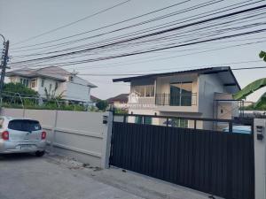 For RentHouseChokchai 4, Ladprao 71, Ladprao 48, : 2-story detached house, good location, newly renovated, beautifully decorated, for rent in Lat Phrao-Chokchai 4 area, near Makro Food Service Wang Hin, only 750 meters.