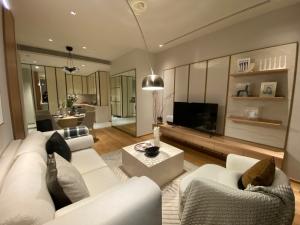 ให้เช่าคอนโดสุขุมวิท อโศก ทองหล่อ : BEATNIQ Sukhumvit 32 - Super Luxury and Stylish 2 Beds Unit for Rent!