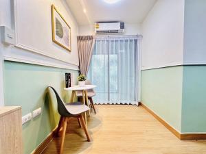 For SaleCondoBangna, Bearing, Lasalle : ⚠️Urgent!! ”[ 🏘️ICONDO Sukhumvit 105 ]“ Ready for you to own 🎁 The room is fully decorated and ready to move in 🛌 Free!! Furniture and decorations🛋️ Fully equipped central area, swimming pool🤿, fitness🏋️‍♀️, near BTS Bearing, convenient travel🔥🔥🔥
