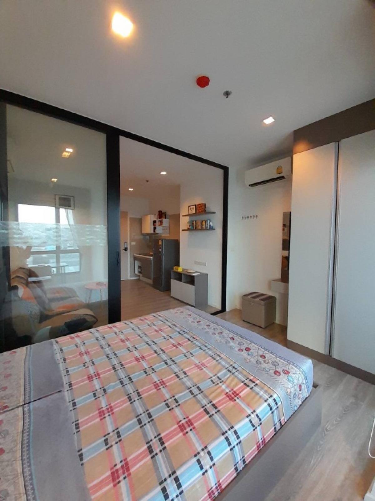 For RentCondoSamut Prakan,Samrong : For urgent rent, Condo Knightsbridge Sky River Ocean, 8th floor, size 27 sq m., 1 bedroom, bathroom, price 8,000 baht, near BTS Pak Nam and BTS Naval Academy.