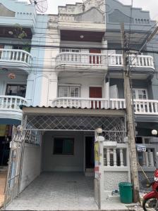 For RentTownhouseBangna, Bearing, Lasalle : Townhome for rent, Pairot Bangna-Trad. 3 air conditioners, some furniture, 3 bedrooms, 3 bathrooms, rental price 12,000 baht per month.