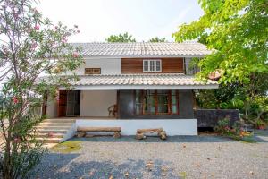 For SaleHouseChiang Mai : Nice house, 100 sq m, Mae Rim District, vacation home near flower gardens, Mueang Kaeo Subdistrict, near Mae Jo University, near the city 12 km.