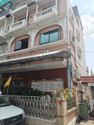 For SaleShophousePinklao, Charansanitwong : Office building for sale, 5 floors, 27 sq m., Soi Somdej Phra Pinklao 3, cheap price, near Phra Pinklao Bridge and Arun Amarin intersection.