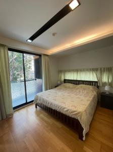 For RentCondoWitthayu, Chidlom, Langsuan, Ploenchit : Very cheap for rent Condo in Ploenchit area, The Nest Ploenchit 1bedroom 1bathroom, fully furnished. Just drag your bags in and move in.