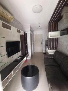 For RentCondoOnnut, Udomsuk : Ideo Mix Sukhumvit 103, condo near BTS Udomsuk, nearby dining options and restaurants, 1 bedroom for rent 14k, contact now