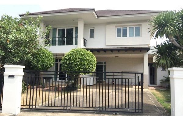 For RentHouseChaengwatana, Muangthong : For rent, two-story detached house, Bangkok Boulevard Chaengwattana (Pak Kret Bypass Road), ready to move in, opposite the house is a garden. Have privacy