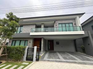 For RentHouseBangna, Bearing, Lasalle : New house for rent, beautifully decorated Fully built-in Complete with furniture and electrical appliances in every room. Ready to move in, 4 bedrooms, 5 bathrooms, 2 living rooms, maids room and separate bathroom, 3 parking spaces, complete air condition