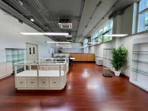 For RentOfficeLadprao101, Happy Land, The Mall Bang Kapi : Luxury office for rent, Lat Phrao 101- Nawamin 95, complete office furniture. Ready to move in the morning immediately.