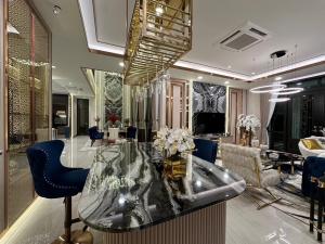 ให้เช่าบ้านลาดกระบัง สุวรรณภูมิ : New Luxury house for RENT/Sales @Perfect masterpiece Krungthep-kreetha Tel 0982359465