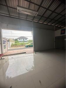 For RentWarehouseVipawadee, Don Mueang, Lak Si : BS1355 Warehouse for rent, 800 sq m., Songprapa area, Don Mueang, near Don Mueang Airport. And near the Red Line MRT Don Mueang Mai Market Station.