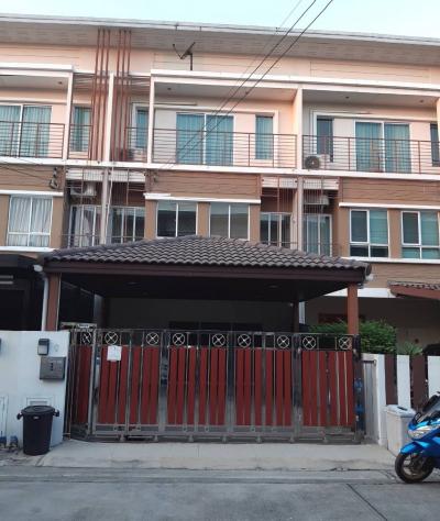 For SaleHousePattanakan, Srinakarin : 3-story townhome for sale, Pruksa Ville Village 57, Soi Phatthanakan 38, ready to move in condition.