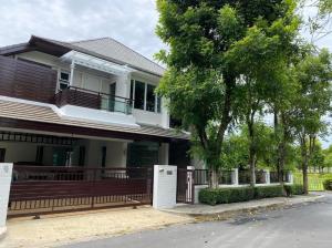 For RentHouseBangna, Bearing, Lasalle : Single house for rent, Blue Lagoon, Bangna-Wongwaen, has 4 bedrooms, 5 bathrooms, 1 maids room. Price for renting an empty house with air conditioning and no furniture is 70,000 baht. [Form complete 100,000 baht]