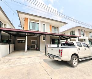 For SaleHouseChachoengsao : 2-story semi-detached house for sale, The Trust, Ban Pho, near Robinson Chachoengsao. With furniture Completely extended the whole house, area 35.9 square meters.