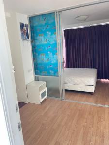 For RentCondoLadkrabang, Suwannaphum Airport : Condo for rent, Lumpini Ville On Nut-Lat Krabang, beautiful room with electrical appliances and furniture.