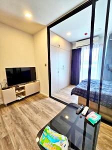 For RentCondoRatchadapisek, Huaikwang, Suttisan : For Rent Atmoz Ratchada-Huaikwang, Heart of Ratchada, near MRT Huai Khwang, 24 sqm. 1 bed new room never living, fully furnished, rent 11,000 baht, ready to move-in