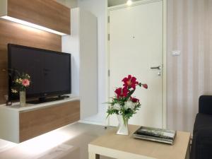 For RentCondoRama9, Petchburi, RCA : Condo for rent aspire rama 9, fully furnished. Ready to move in
