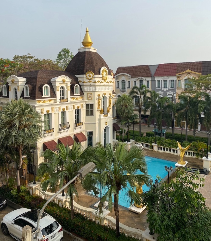 For RentTownhouseKasetsart, Ratchayothin : Townhome for rent, Baan Klang Muang, Monte Carlo Ratchavipha. There are 6 air conditioners, fully furnished. 3 bedrooms, 4 office rooms [can be made into a bedroom] 6 bathrooms Rental price 35,000 baht