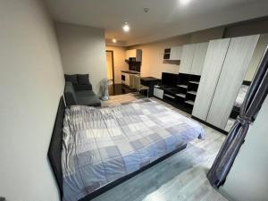 For RentCondoSapankwai,Jatujak : Cant be late 🔥🔥🔥 For rent Estabe @ Phahonyothin 18, beautiful room exactly as described in the picture. Fully furnished + has a washing machine‼️Ready to move in (Responds to chat very quickly)