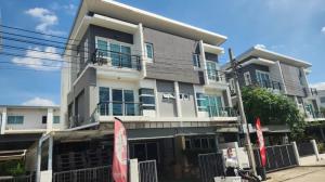 For RentHouseVipawadee, Don Mueang, Lak Si : Twin house for rent, home office, 3 floors, Chuan Chuen Village, Modus Vibhavadi, good location, next to the main Vibhavadi road. Near Don Mueang Airport, convenient travel, suitable for an office or residence.
