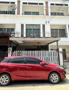 For RentTownhouseRama5, Ratchapruek, Bangkruai : For rent, 3-story townhome, Vision Rama 5, near Big C Tiwanon, MRT Ministry of Public Health. Suitable for residence or home office.