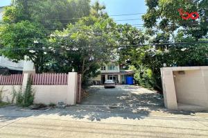 For SaleHouseLadprao101, Happy Land, The Mall Bang Kapi : 2-story detached house for sale, 101 square meters, Soi Lat Phrao 107, Intersection 27, Lat Phrao Road.