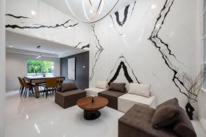 For RentTownhouseLadprao, Central Ladprao : Luxury pool villa townhome (for rent/sale Short-term rental daily, monthly, yearly), open an Airbnb, office or stay.