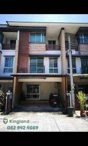 For RentTownhousePattanakan, Srinakarin : #For rent, 3-story townhouse, Plus City Park (Sarinakarin Suan Luang), 3 bedrooms, 3 bathrooms, 1 kitchen, 1 living room, 2 parking spaces, house in good condition, good environment. Lovely neighbors, ready to move in, 24,500 baht/month (including common 