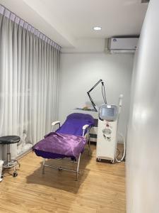 For LeaseholdShophouseSapankwai,Jatujak : Beauty clinic for rent, Ratchadaphisek, near Ratchayothin intersection, with brand, opened for 6 years, with license number.