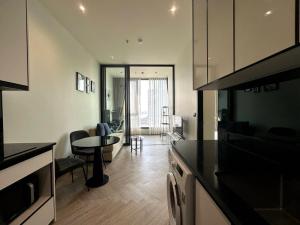 For RentCondoWongwianyai, Charoennakor : Condo for rent CHAPTER Charoen Nakhon-Riverside New condo along the Chao Phraya River, only 5 minutes to ICONSIAM and BTS Krung Thonburi!!