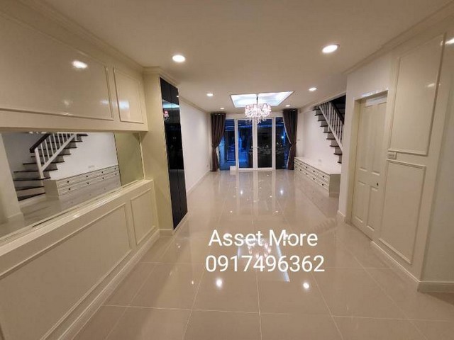 For SaleTownhousePattanakan, Srinakarin : Urgent sale!! 3-story townhome, adding a roof to the front of the house and a full kitchen at the back of the house, Town Avenue Rama 9.