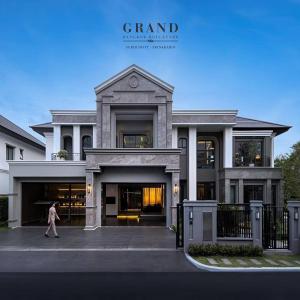 For SaleHousePattanakan, Srinakarin : (sale) Reservation missed 🌟 Instant discount 5.9 million baht 🔥 Last house of the project 📣 The most luxurious house The largest and best location, 2 minutes to Bangkok Patana School.