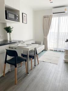 For RentCondoPattanakan, Srinakarin : 📣Rent with us and get 500 baht free! For rent, Rich Park Triple Station, beautiful room, good price, very livable, message me quickly!! MEBK15711