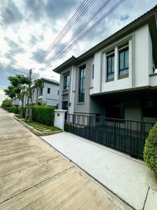 For RentHousePathum Thani,Rangsit, Thammasat : #Twin house for rent, Grande Pleno, Phahonyothin-Rangsit, Khlong Luang District, Khlong 1, GRANDE PLENO from AP, has 3 bedrooms, 4 bathrooms, 2 parking spaces, rent 32,000/month #near Future Park 4 km. #near the Red Skytrain station Rangsit 6 km. #Fully f